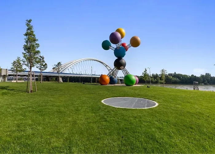 아파트 Eurovea Tower 2 Sky View *